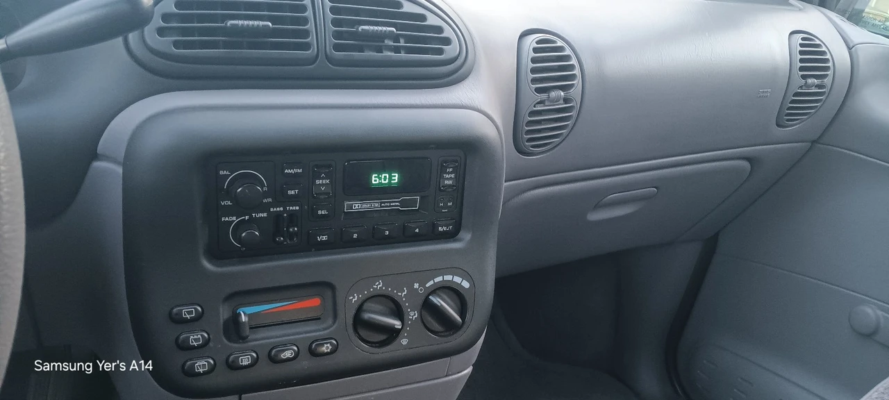 2000 Dodge Caravan - Image 10 of 12