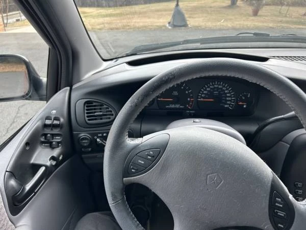 2000 Dodge Caravan - Image 10 of 14