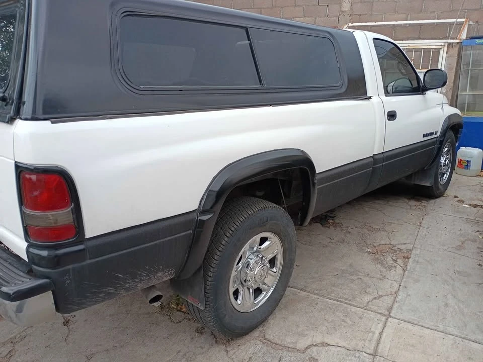 2000 Dodge D Series - Image 2 of 10