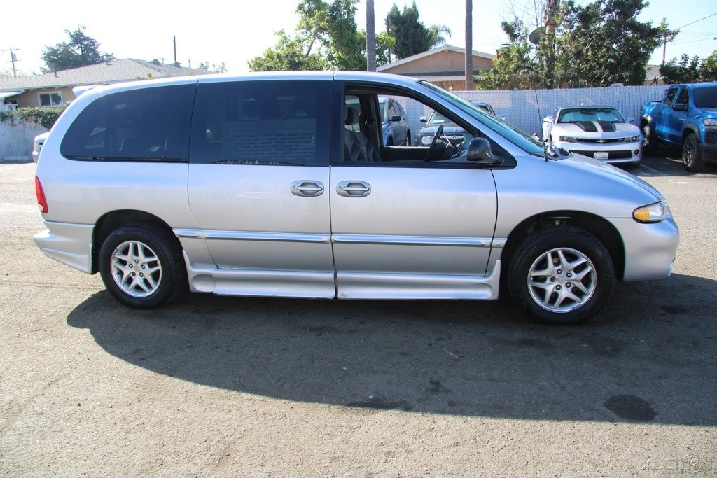 2000 Dodge Caravan - Image 10 of 21