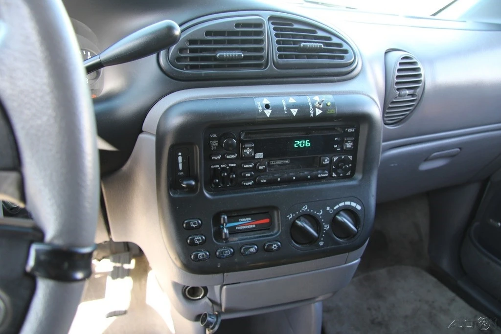 2000 Dodge Caravan - Image 19 of 21