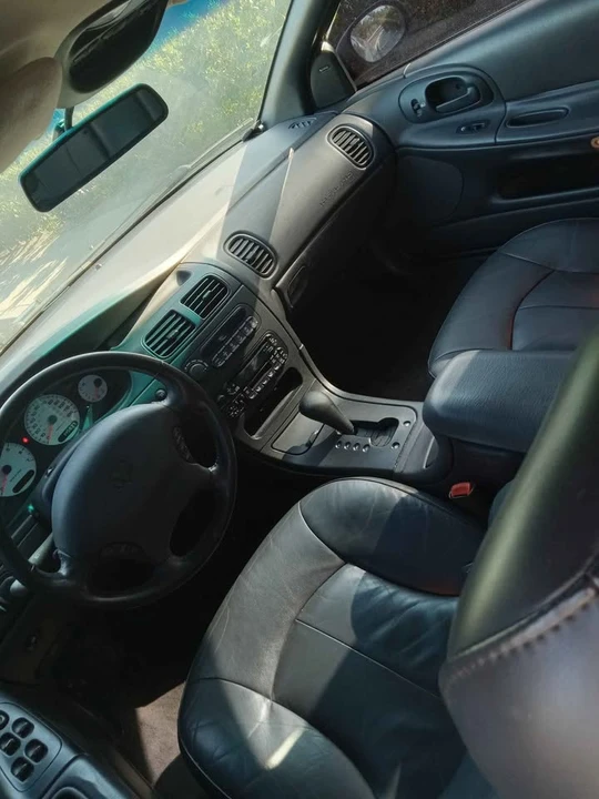 2000 Dodge Intrepid - Image 5 of 18