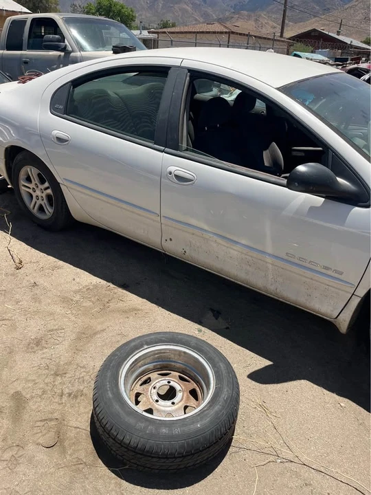 2000 Dodge Intrepid - Image 2 of 4