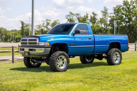 2000 Dodge Ram 2500 2dr Reg Cab 135" WB HD 4WD