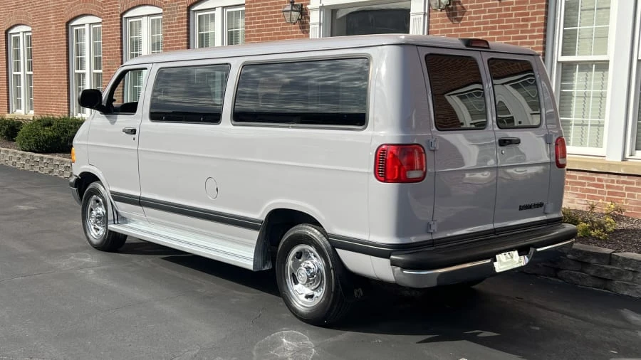 2000 Dodge Ram Van - Image 3 of 9