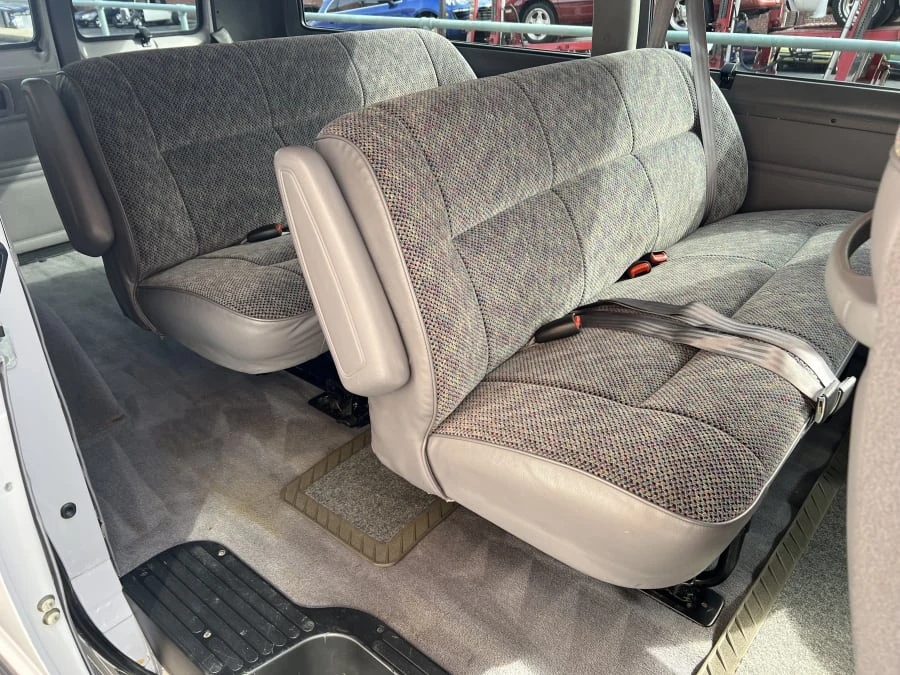 2000 Dodge Ram Van - Image 6 of 9
