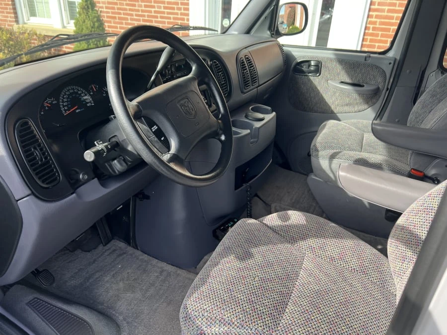 2000 Dodge Ram Van - Image 4 of 9