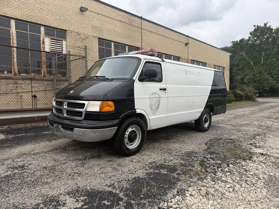 2000 Dodge Ram Van - Image 3 of 31