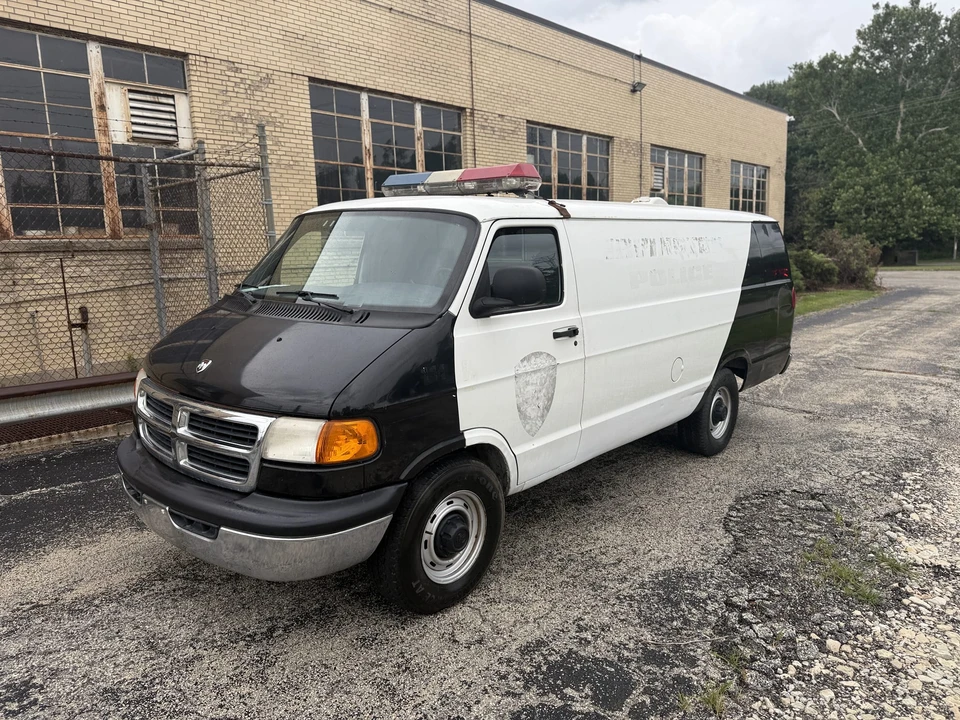 2000 Dodge Ram Van - Image 6 of 31
