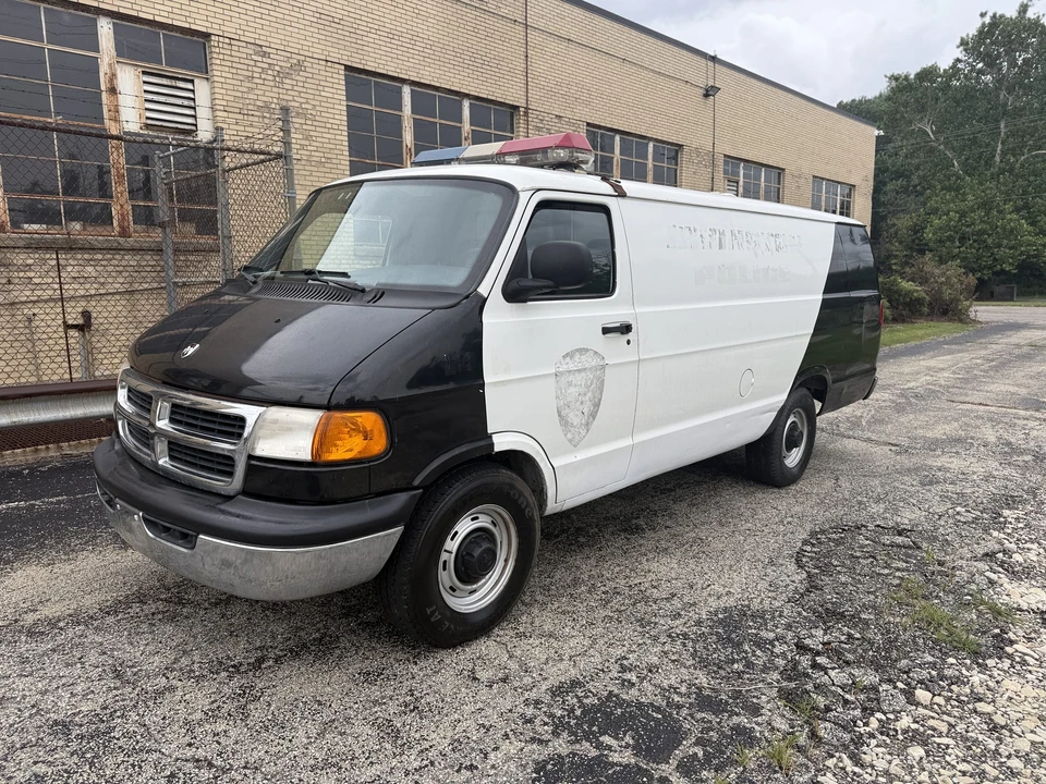 2000 Dodge Ram Van - Image 7 of 31