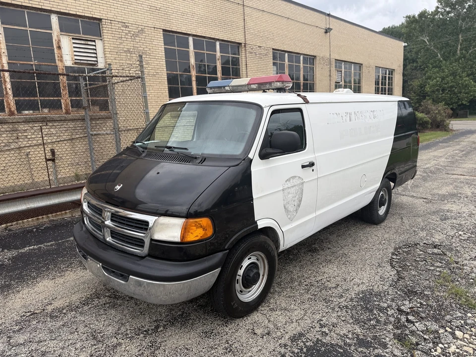 2000 Dodge Ram Van - Image 11 of 31