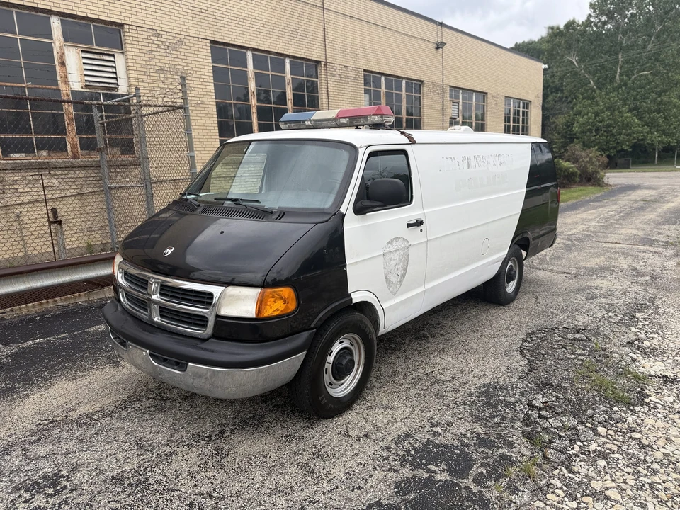 2000 Dodge Ram Van - Image 12 of 31