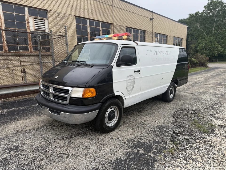 2000 Dodge Ram Van - Image 14 of 31