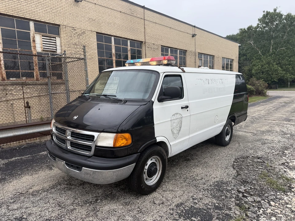 2000 Dodge Ram Van - Image 16 of 31