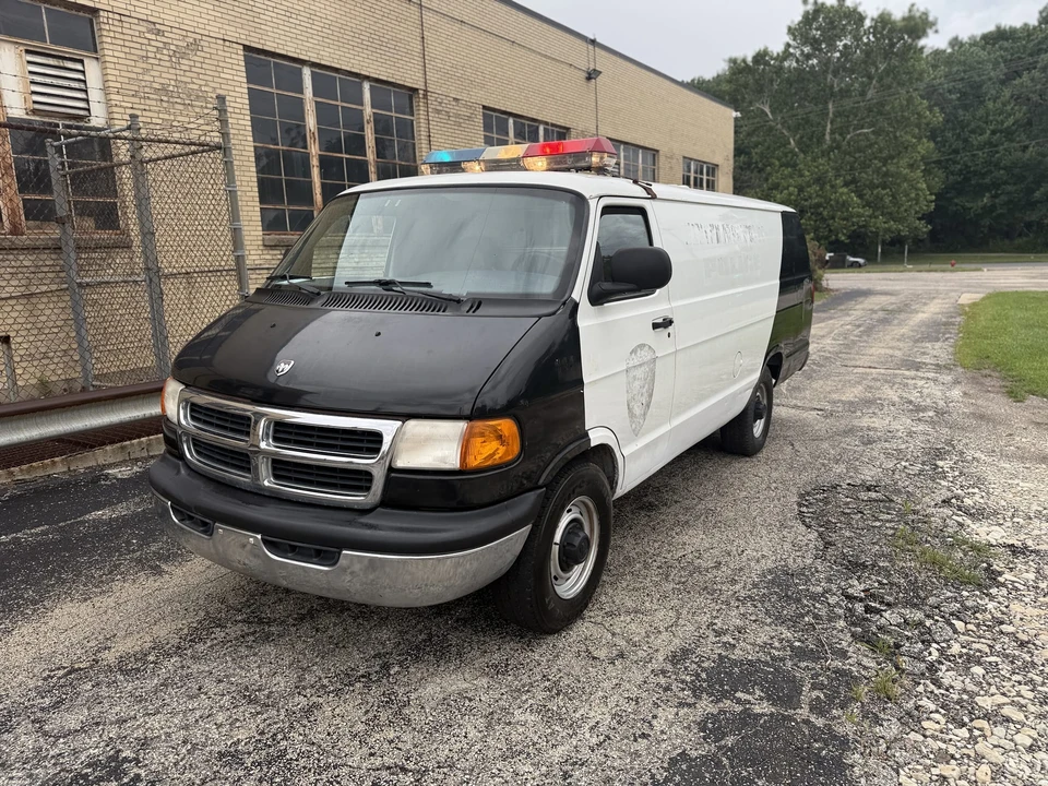 2000 Dodge Ram Van - Image 18 of 31
