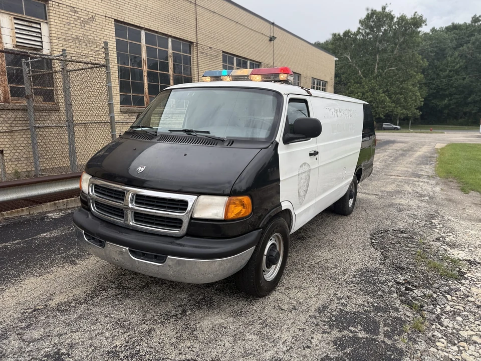 2000 Dodge Ram Van - Image 19 of 31