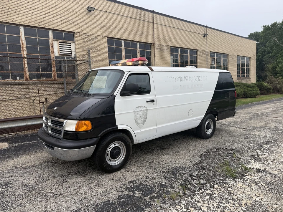 2000 Dodge Ram Van - Image 4 of 31