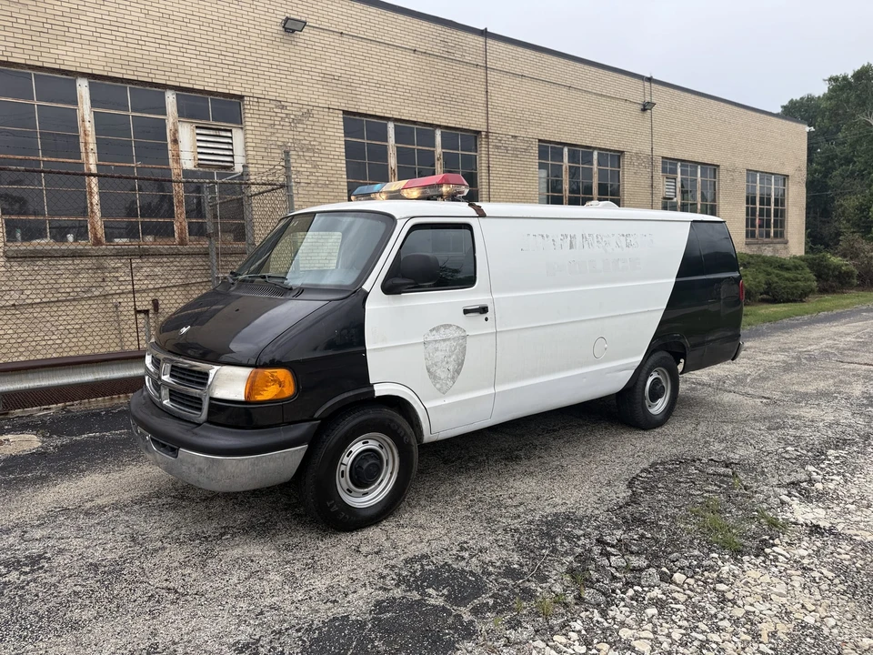 2000 Dodge Ram Van - Image 20 of 31