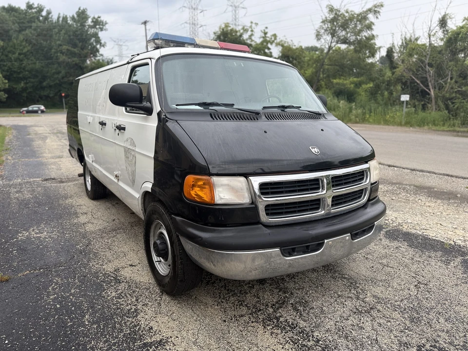 2000 Dodge Ram Van - Image 23 of 31