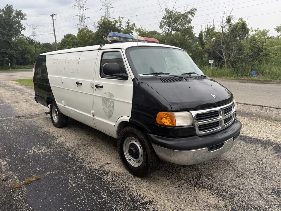 2000 Dodge Ram Van - Image 24 of 31