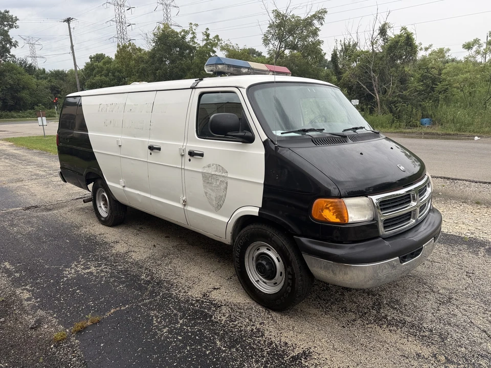 2000 Dodge Ram Van - Image 25 of 31