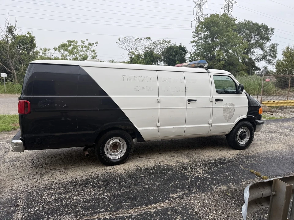 2000 Dodge Ram Van - Image 26 of 31