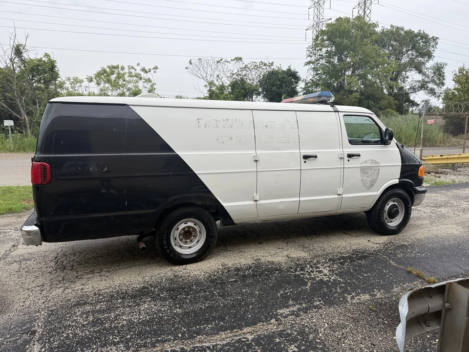 2000 Dodge Ram Van - Image 27 of 31