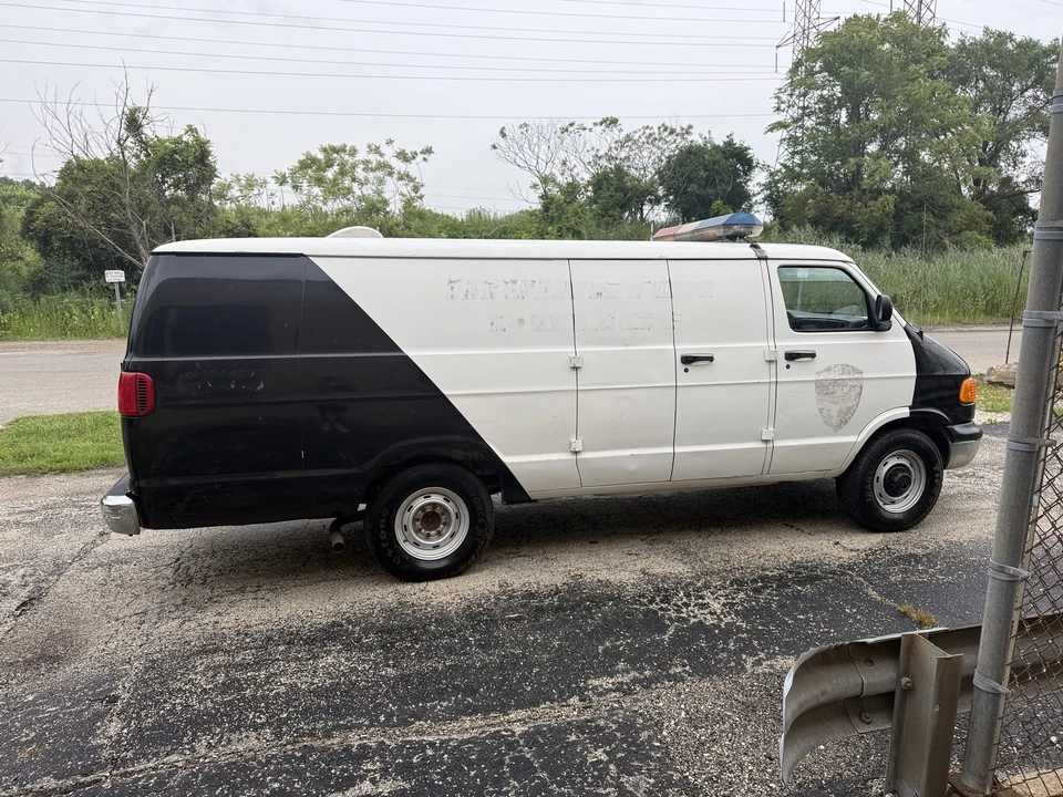 2000 Dodge Ram Van - Image 28 of 31