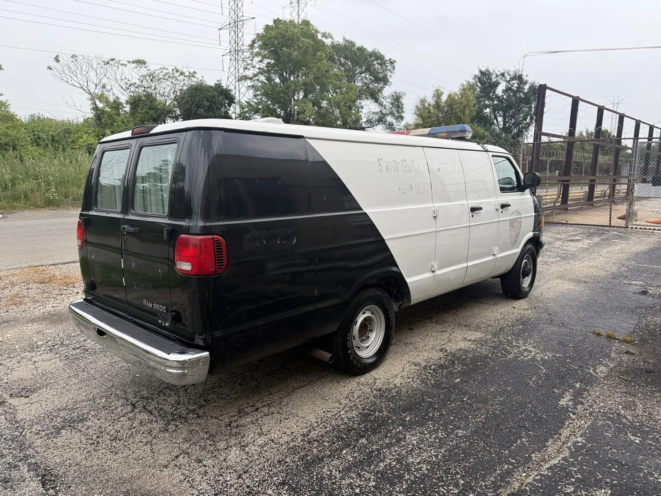 2000 Dodge Ram Van - Image 29 of 31