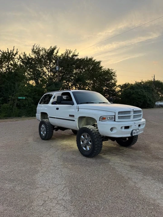 2000 Dodge Ramcharger - Image 4 of 5