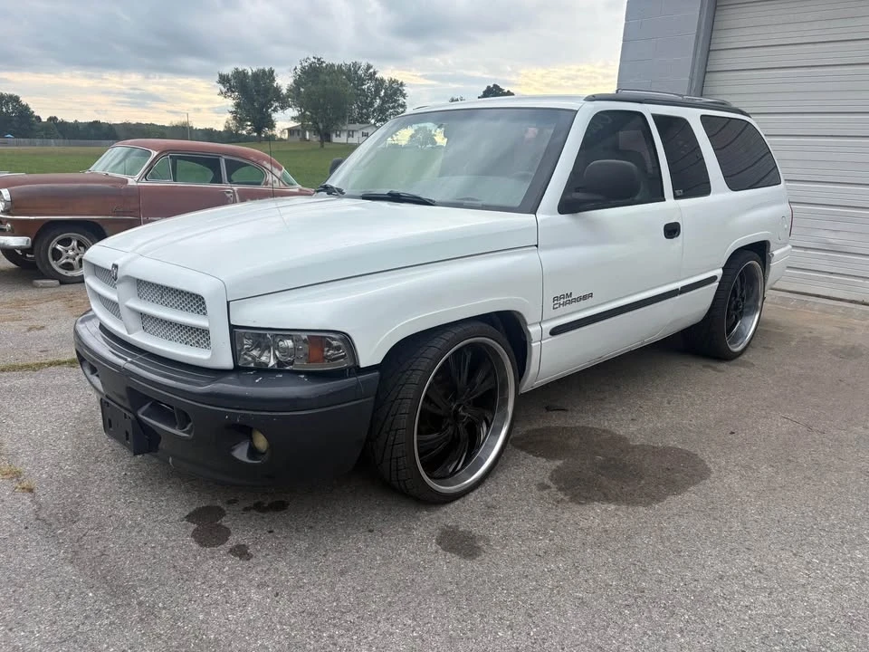 2000 Dodge Ramcharger - Image 2 of 8