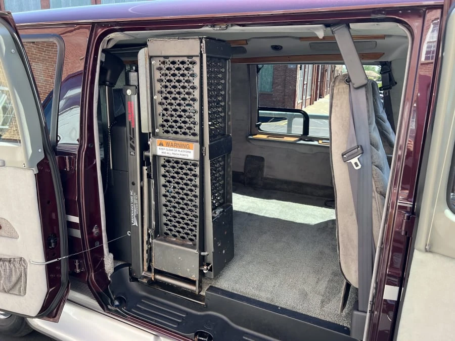 2000 Dodge Ram Van - Image 6 of 13