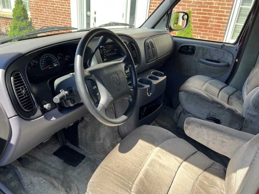 2000 Dodge Ram Van - Image 4 of 13