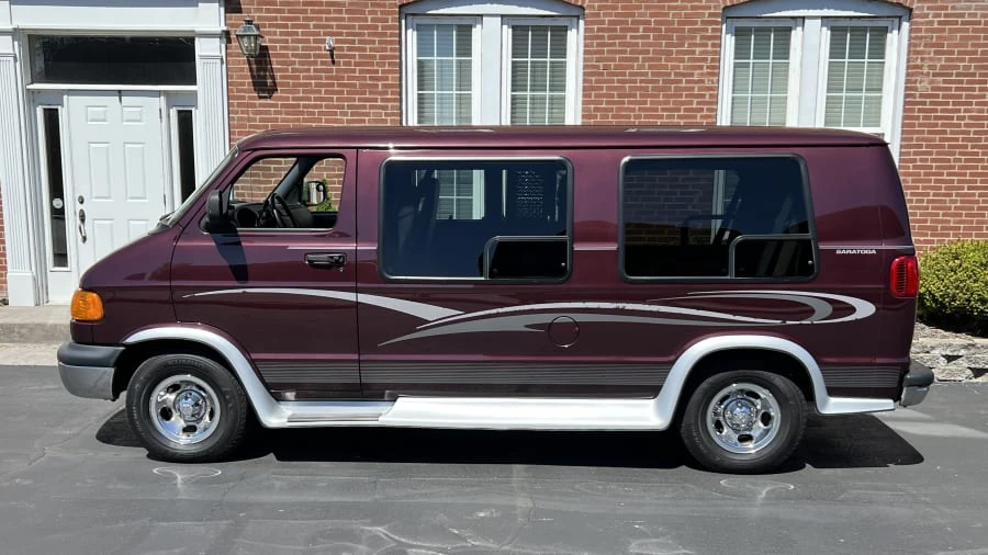 2000 Dodge Ram Van - Image 2 of 13