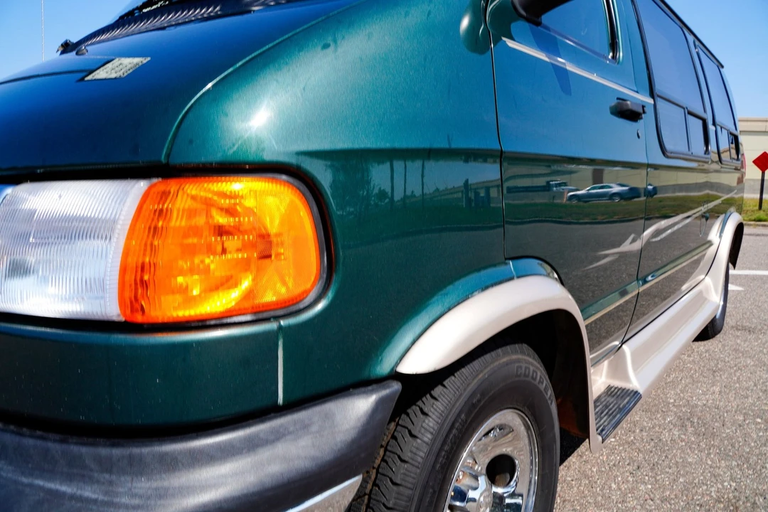 2000 Dodge Ram Van - Image 25 of 31