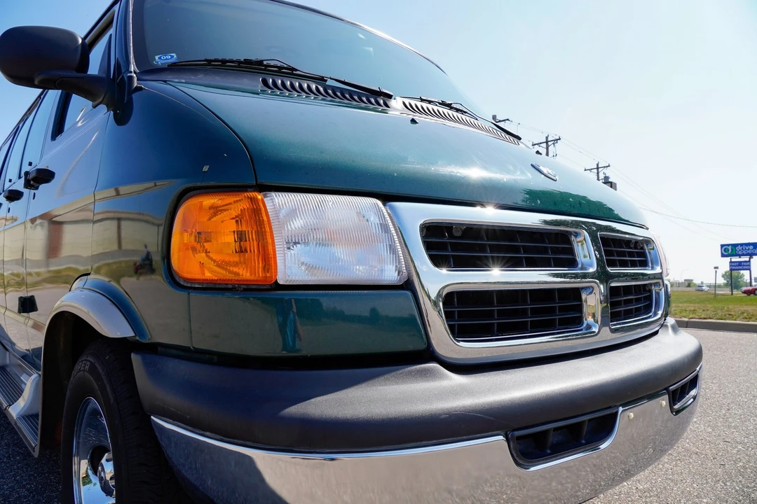 2000 Dodge Ram Van - Image 27 of 31