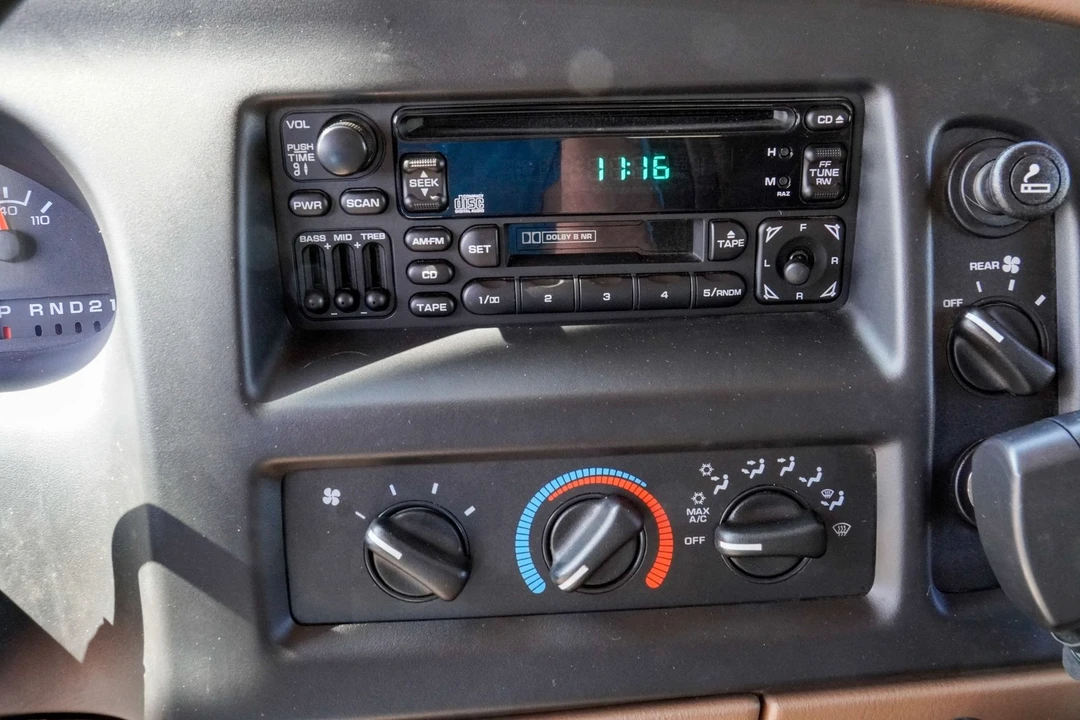 2000 Dodge Ram Van - Image 12 of 31