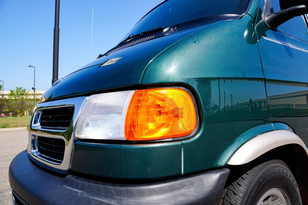 2000 Dodge Ram Van - Image 24 of 31
