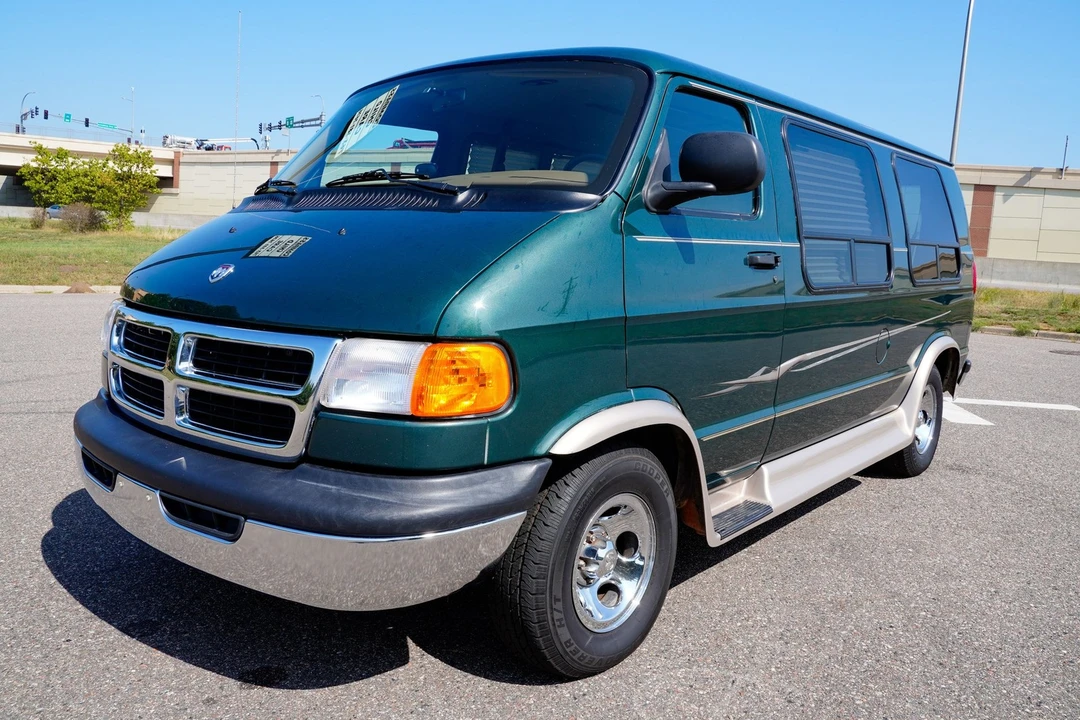 2000 Dodge Ram Van - Image 8 of 31