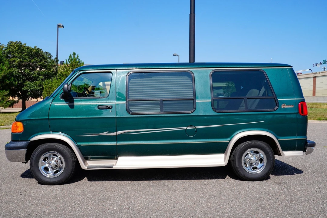2000 Dodge Ram Van - Image 7 of 31