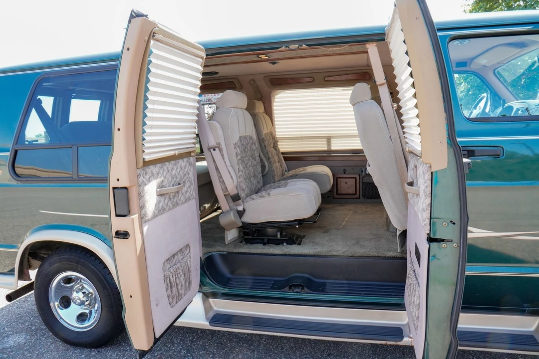 2000 Dodge Ram Van - Image 16 of 31