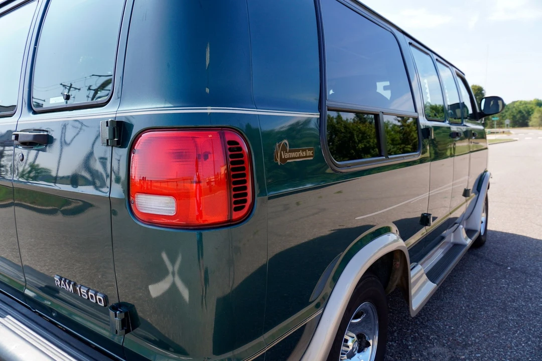 2000 Dodge Ram Van - Image 31 of 31