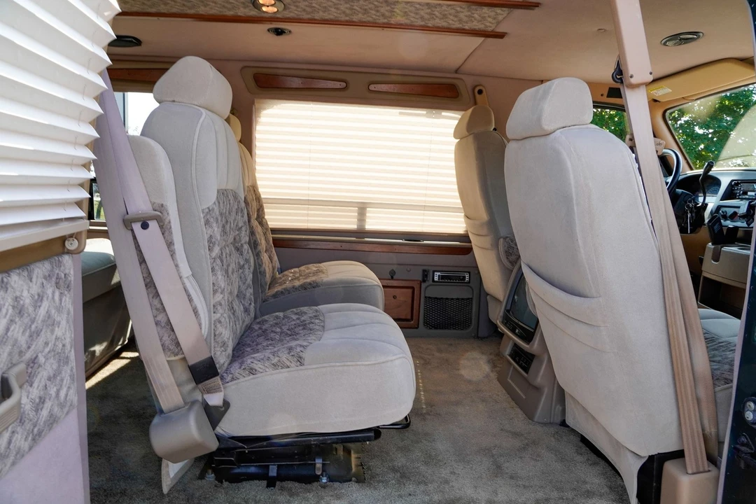 2000 Dodge Ram Van - Image 17 of 31