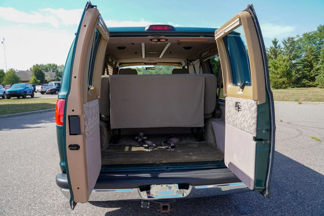 2000 Dodge Ram Van - Image 15 of 31