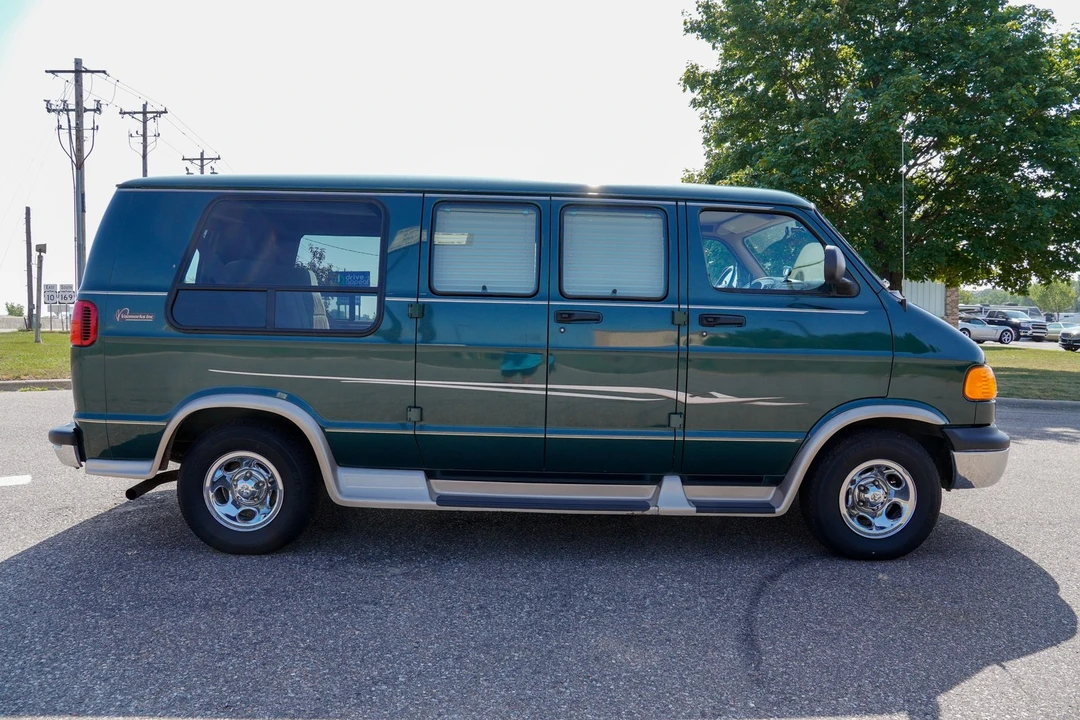 2000 Dodge Ram Van - Image 2 of 31