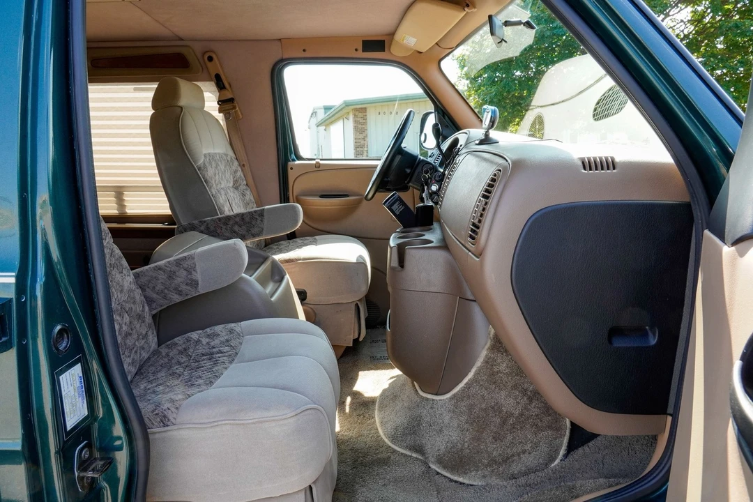 2000 Dodge Ram Van - Image 19 of 31