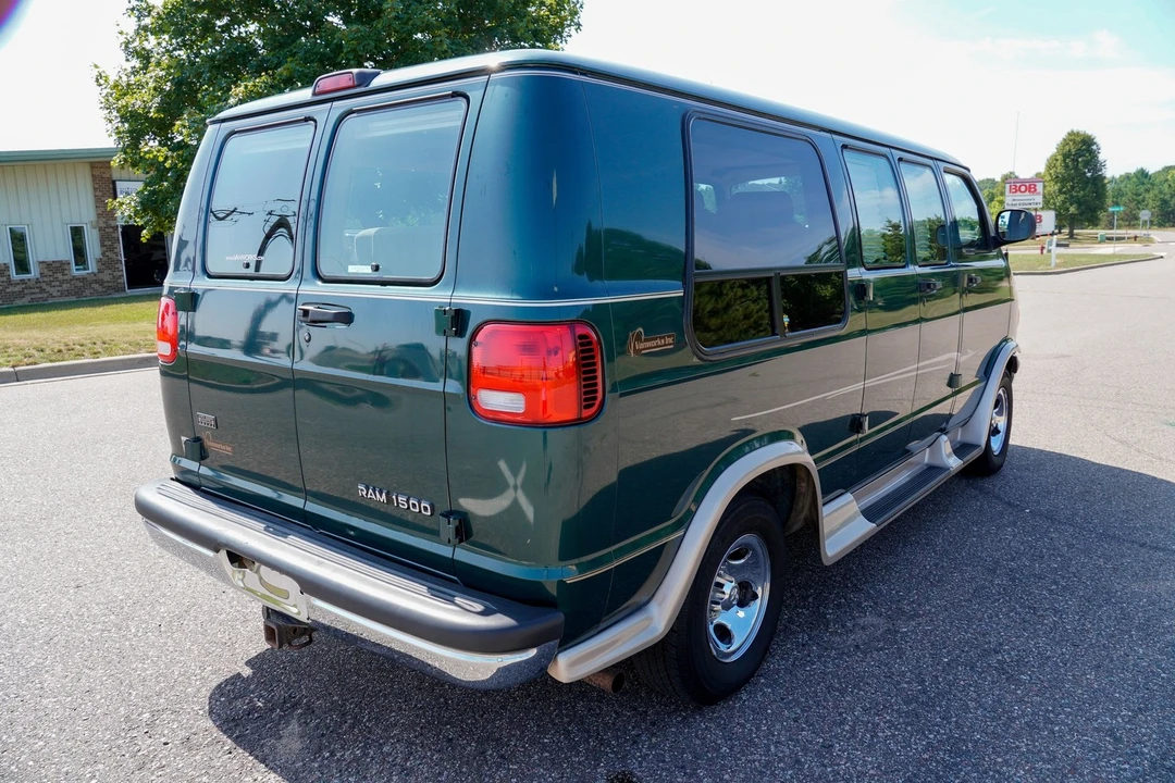 2000 Dodge Ram Van - Image 3 of 31