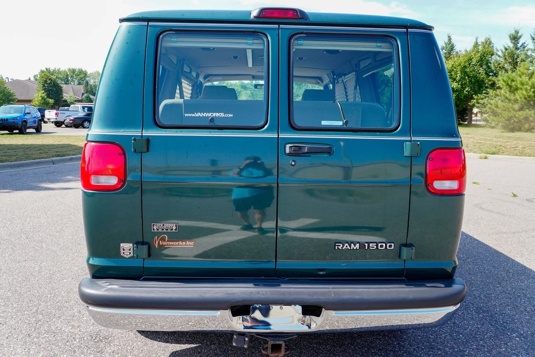 2000 Dodge Ram Van - Image 5 of 31