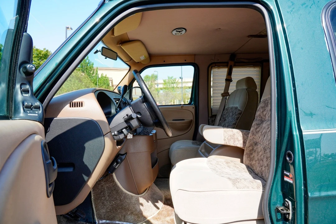 2000 Dodge Ram Van - Image 10 of 31