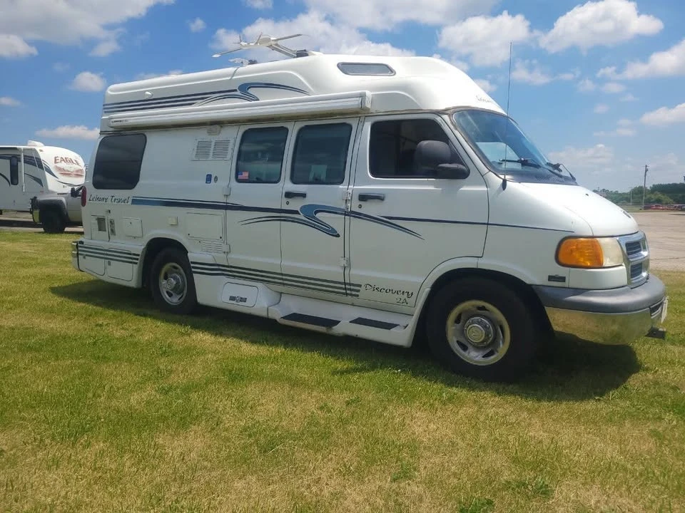 2000 Dodge Ram Van - Image 2 of 11